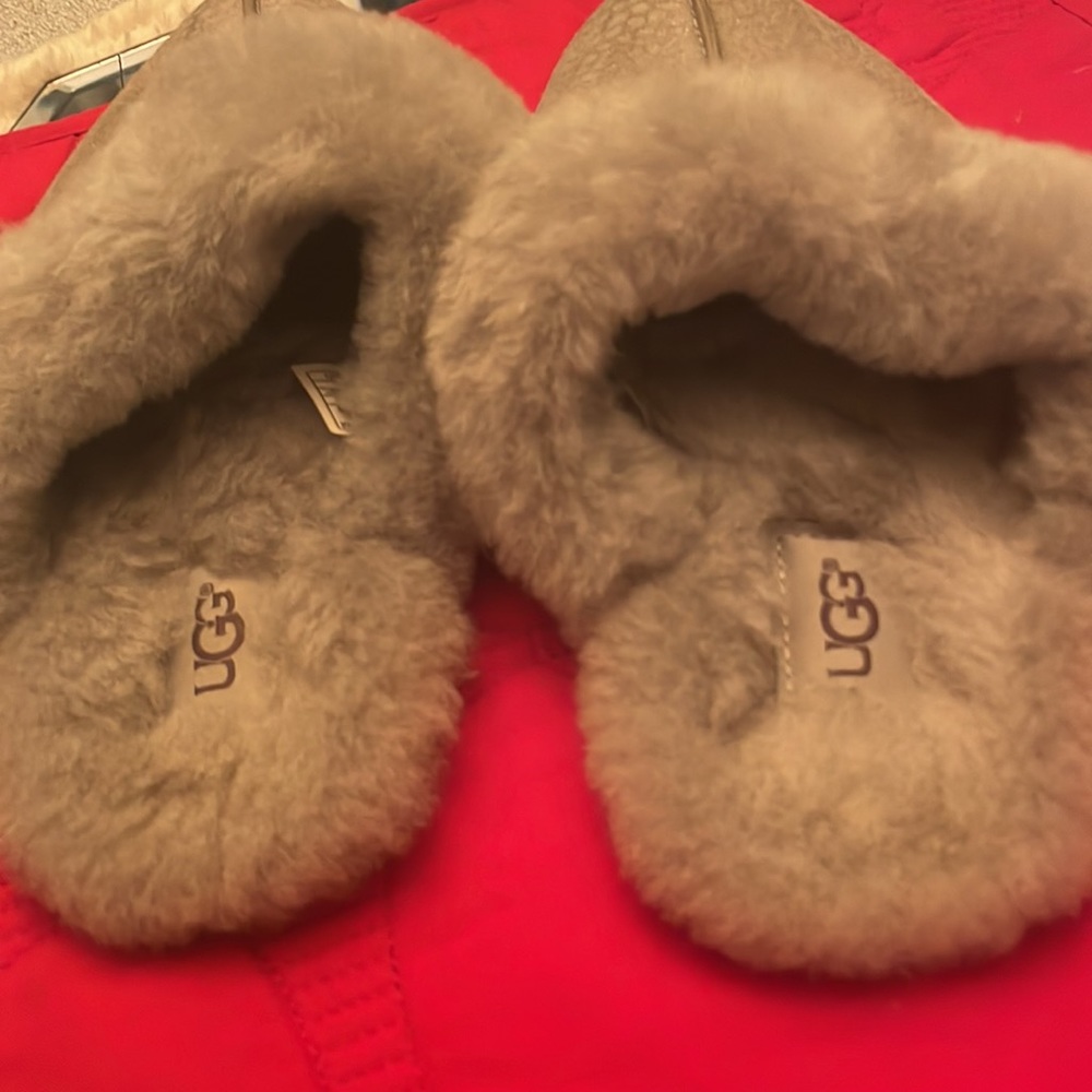 UGG Slippers - Picture 2 of 4